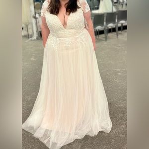 Oleg Cassini Wedding Dress with beaded belt and Bridal Bag